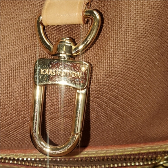 *SOLD* LOUIS VUITTONBatignolles Vertical Monogram Canvas Shoulder Bag - Picture 10 of 13